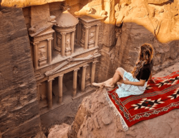 Travel blogger petra jordania